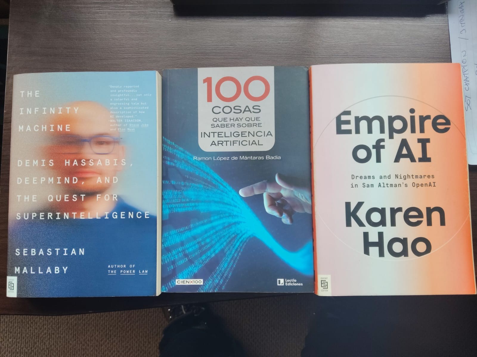 FotografÃa de tres libros sobre Inteligencia Artificial recomendados en la columna