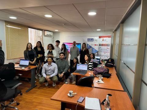 Mario Cuche y ejecutivos de OTIC Proforma durante una charla intensiva sobre herramientas de Inteligencia Artificial