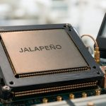 Chip Jalapeño de OpenAI en una placa de prueba de laboratorio