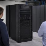 Rack de supercomputación en la Naval Postgraduate School para investigación en Inteligencia Artificial