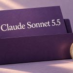 Ficha de Claude Sonnet 5.5 junto a un cronómetro sobre una carpeta violeta