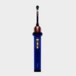 Dyson CameraJet azul sobre fondo gris en formato horizontal