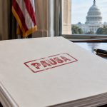 Proyecto sobre superinteligencia artificial en una mesa del Congreso de EEUU